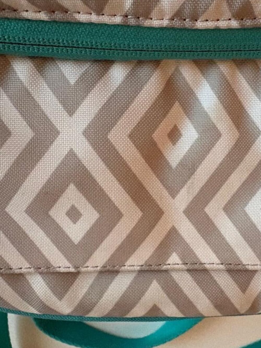 PB Teen "Gear-Up Gray Preppy Diamond" Dual Compartment Lunch Bag - Picture 6 of 6